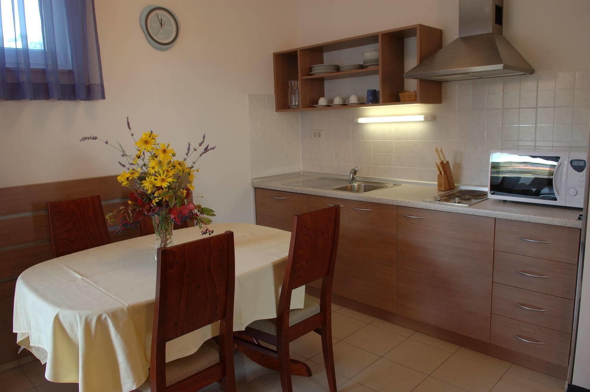 Apartmani Marija 포스티라 외부 사진