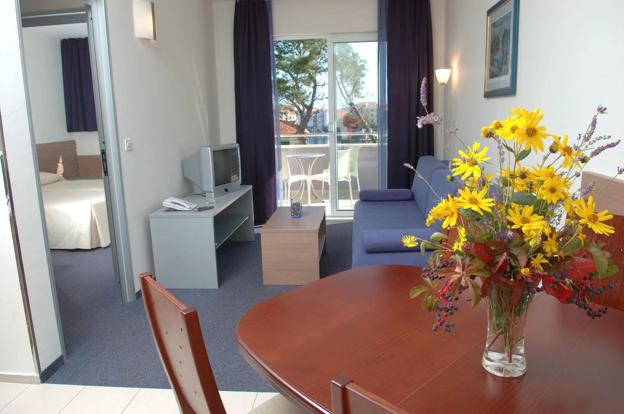 Apartmani Marija 포스티라 외부 사진